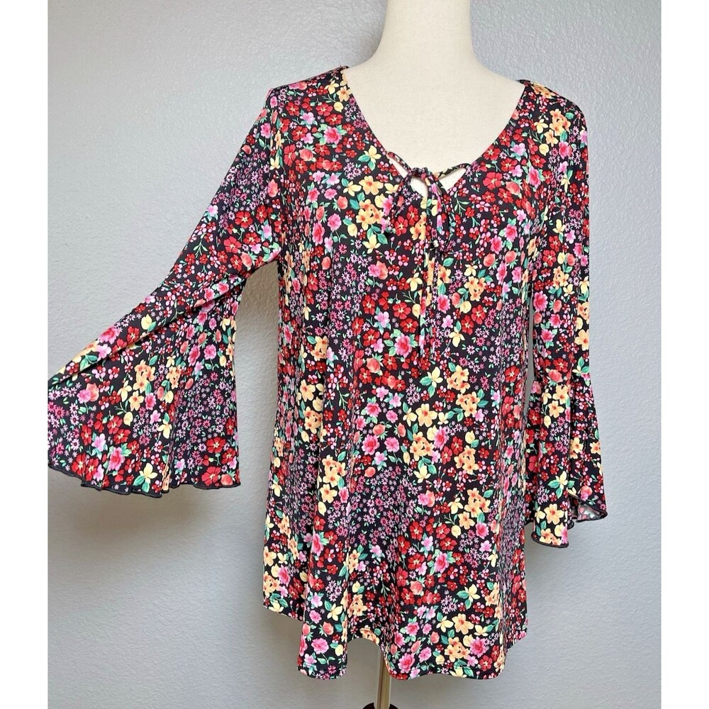 Dear Scarlett NEW w/tags womens floral blouse bell sleeve v-neck  sz M summer
